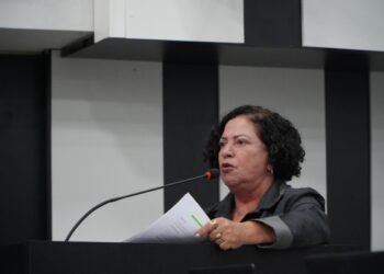 Baixinha faz indicações para tirar os “invisíveis da escuridão”