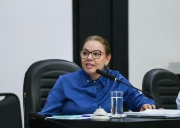 Paula Calil defende atendimento prioritário para mulheres vítimas de violência em Cuiabá