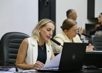 Katiuscia propõe política de linguagem simples para tornar comunicação pública acessível em Cuiabá