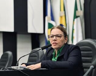 Presidente da Câmara cobra revisão do contrato do estacionamento rotativo em Cuiabá