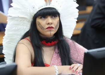 Proposta autoriza uso de cocar ou turbante em fotografia de documentos de identificação