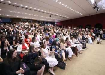 Parlamentares e juristas defendem a efetiva ocupação de cargos de poder pelas mulheres