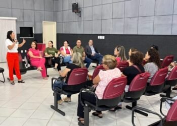Em reunião com profissionais da saúde bucal de Cuiabá, vereadora Michelly reafirma compromisso
