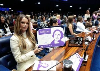 Primeira-dama do Estado é a 2ª mulher de MT a receber prêmio Bertha Lutz do Senado