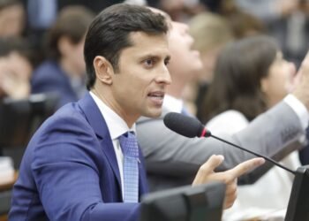 Projeto aumenta pena de estupro e roubo em local de circo ou feira itinerante