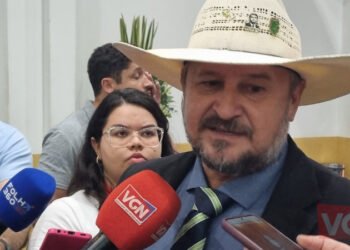 “Se minha filha estivesse armada, estaria viva”: Deputado defende porte de arma para mulheres