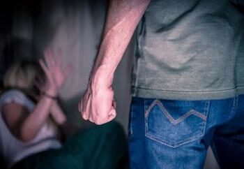 Agressor com mais de 13 passagens é detido por espancar a ex