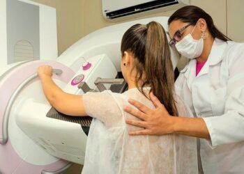 CAS vota incentivo a empresa que apoiar acompanhante de paciente com câncer de mama