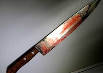 Homem é preso após tentar matar a esposa com 15 facadas