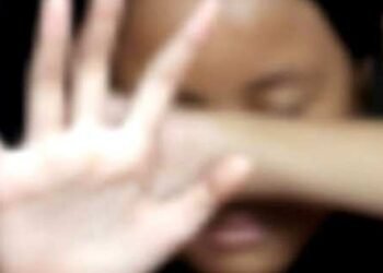 Adolescente é atraída pelo ex e acaba estuprada por dois