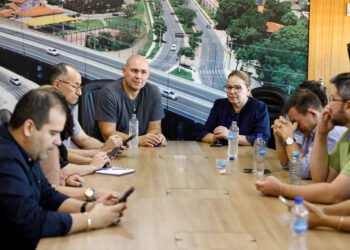 Prefeito remaneja orçamento e garante 1/3 de férias para professores