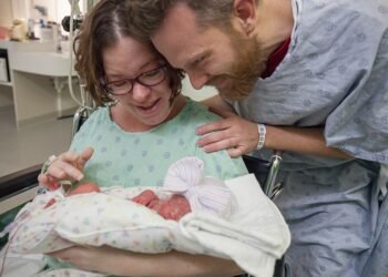 Ampliação das licenças maternidade e paternidade ganha apoio no Senado