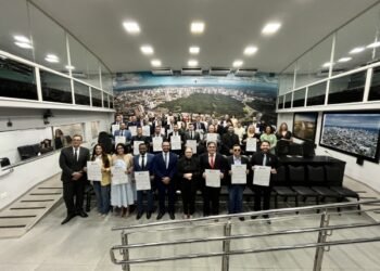 Paula Calil realiza sessão solene em homenagem ao Dia do Advogado