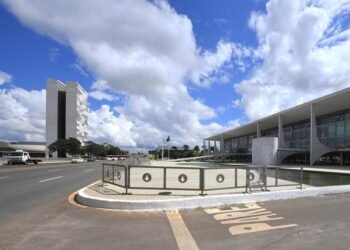 Governo projeta crescimento de 2,44% em 2026 e salário mínimo de R$ 1.631  Fonte: Agência Senado