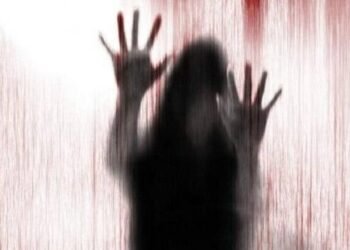 Ex-marido invade casa, mata mulher a facadas e esfaqueia a filha em MT