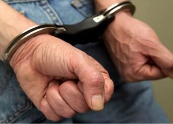 Homem convida menina de 11 anos para tomar sorvete e a estupra dentro de caminhonete