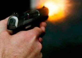 Mulher é baleada na cabeça pelo companheiro dentro de condomínio em VG