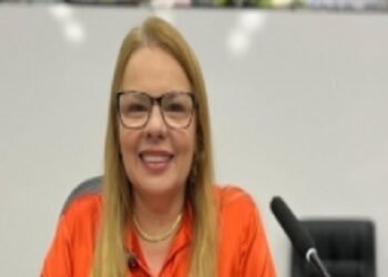 Paula preside sessão histórica que aprovou projeto que reduziu o interstício da enfermagem