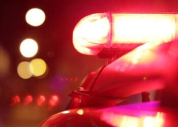 Homem agride esposa grávida e dá murro em filho de um ano e meio