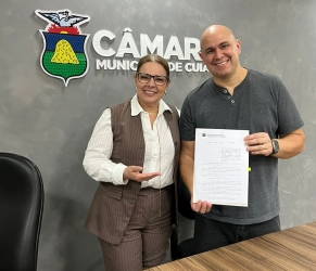 Prefeito sanciona lei de Paula Calil que garante prioridade em matrícula e transferência escolar para filhos de mulheres vítimas de violência