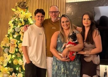 Piloto faz homenagem emocionante à esposa que venceu o câncer em voo para Cuiabá; vídeo