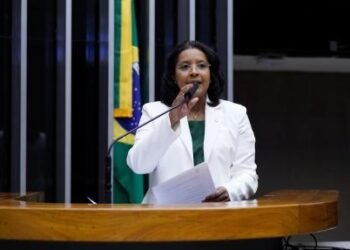 Gisela é favorável à mudança da escala 6×1, mas critica texto atual