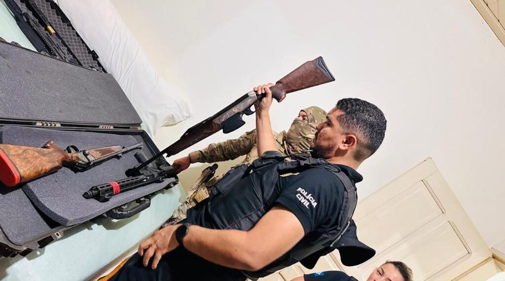 Polícia Civil apreende 50 armas de fogo e mais de 8,8 mil munições em investigação de violência doméstica