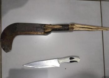Homem é preso em flagrante após atacar mulher e criança com faca e foice em Novo São Joaquim