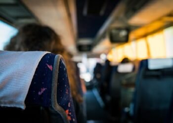 Adolescente acusa passageiro de ter se masturbado usando sua mão em ônibus