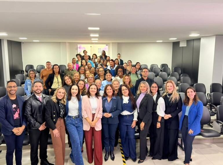 Procuradoria da Mulher da Câmara de Cuiabá promove oficina sobre assédio e saúde mental para servidores da Casa de Leis