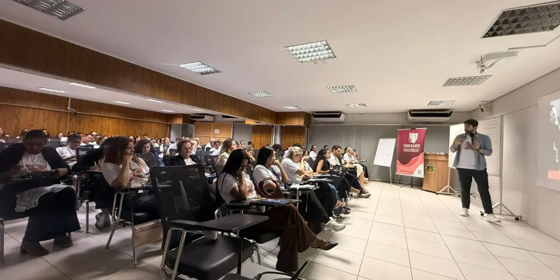 Palestra destaca papel dos grupos reflexivos no enfrentamento à violência contra a mulher