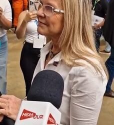 “Faz parte da democracia”, diz Natasha Slhessarenko sobre ‘dividir’ palanque com Taques