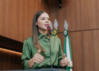 “Você deixaria sua filha lutar com um atleta trans?”, questiona Michelly após decisão do TJ