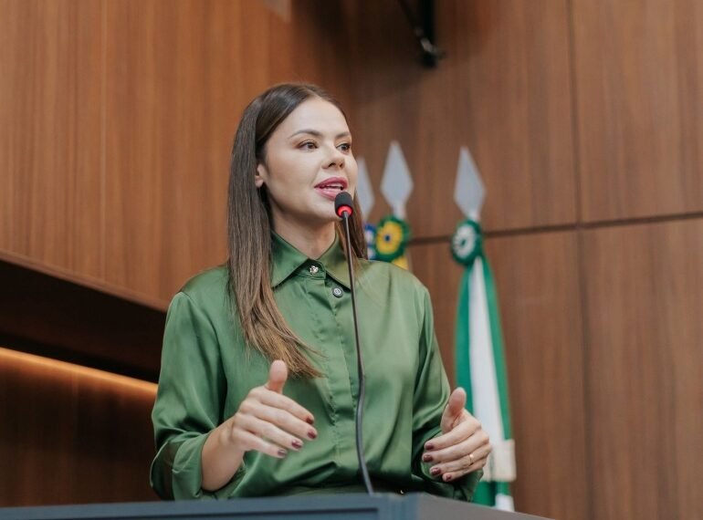 “Você deixaria sua filha lutar com um atleta trans?”, questiona Michelly após decisão do TJ