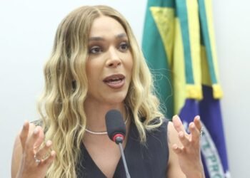Comissão aprova vantagem em licitações para empresas que empregam mulheres vítimas de violência