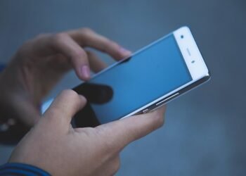 Polícia indicia homem que invadiu celular da ex e divulgou ‘sex tape’ no ‘zap’