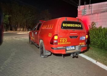Casa é destruída por incêndio e moradora desaparece após festa em comunidade de MT
