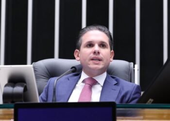 Câmara aprova regime de urgência para projeto que criminaliza a misoginia