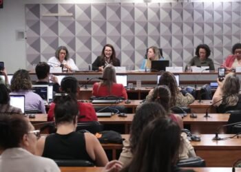 Mulheres pedem aprovação imediata do projeto que torna a misoginia crime