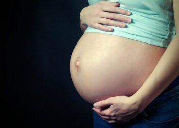Mulher engravida após laqueadura e processa hospital e médico