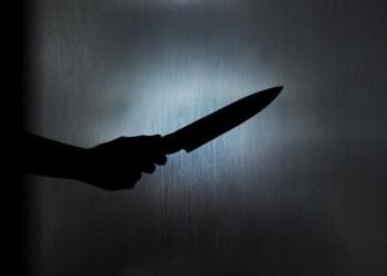 Homem não aceita separação, invade casa da ex e a esfaqueia durante discussão