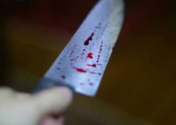 Mulher é esfaqueada após briga e suspeita é presa em flagrante
