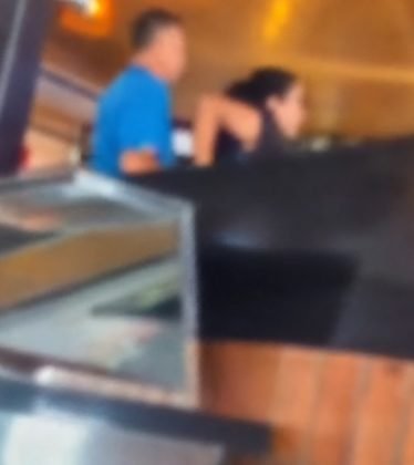Briga em restaurante de Cuiabá tem homem armado com faca por ciúmes e tumulto; assista