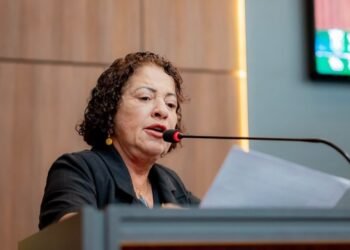 Baixinha Giraldelli destaca importância dos professores na formação dos estudantes