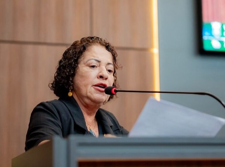 Baixinha Giraldelli destaca importância dos professores na formação dos estudantes